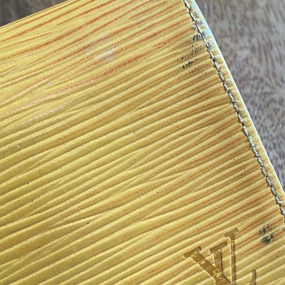 LOUIS VUITTON EPI WALLET - Picture 13 of 15